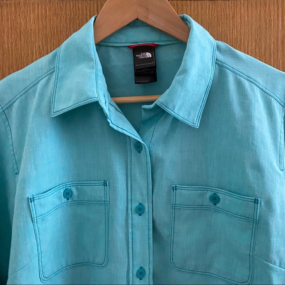 THE NORTH FACE • Aqua Blue Button Down Shirt - L - Picture 3 of 16